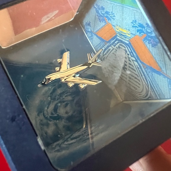 ART BANK - The Artistic Coin Box Full of Mystery Plane Flying 3.75in Square - Picture 4 of 7